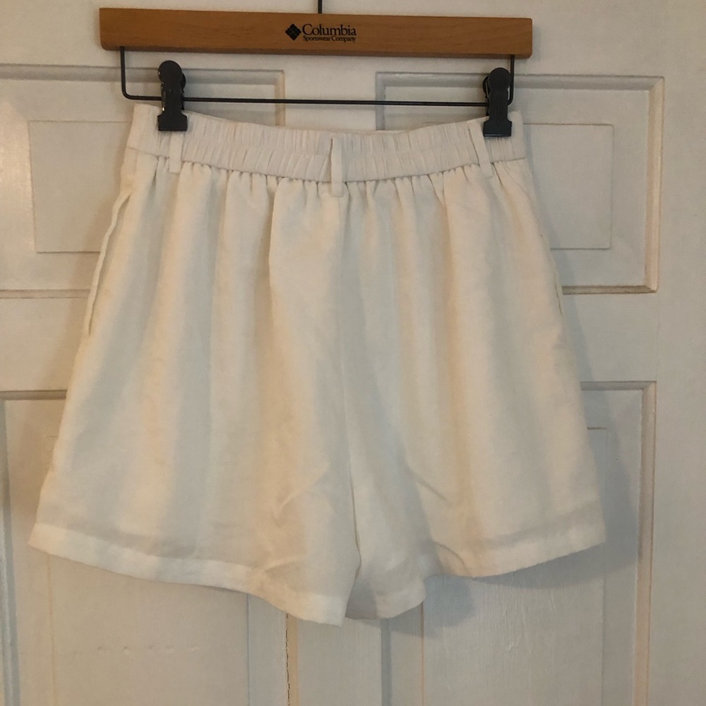 High rise white pleated shirts - Picture 3 of 3